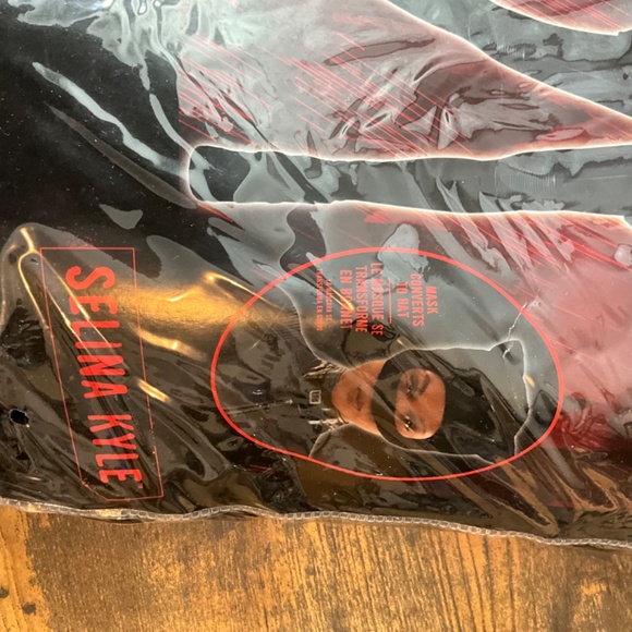 BATMAN COSTUME - Picture 9 of 11